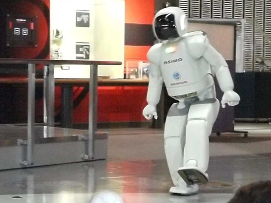 보행 안정화를 위한 지면반력 제어 구조가 적용된 Honda ASIMO 휴머노이드 왼발 발바닥 실사진
