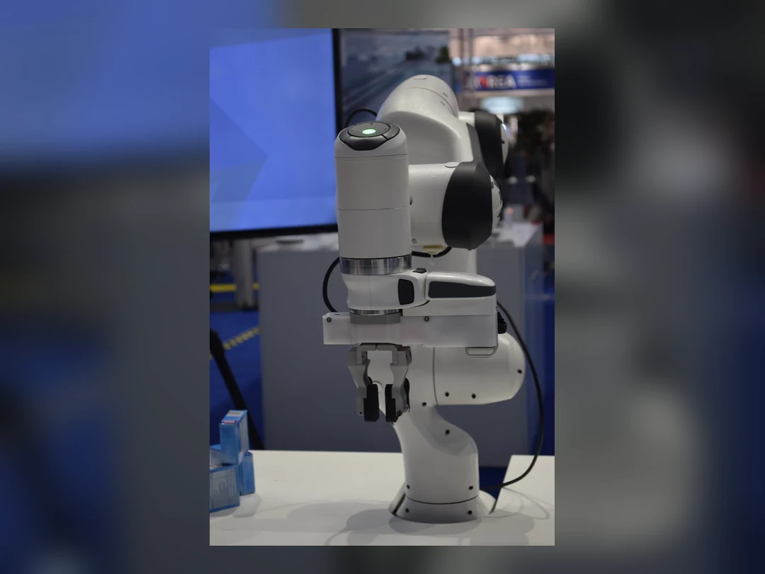 展示スペースに設置されたFranka Emika協働ロボットアーム