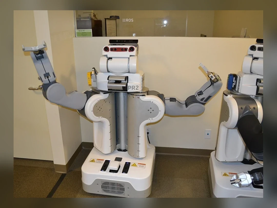 機器人實驗室中的 PR2 移動操作機器人