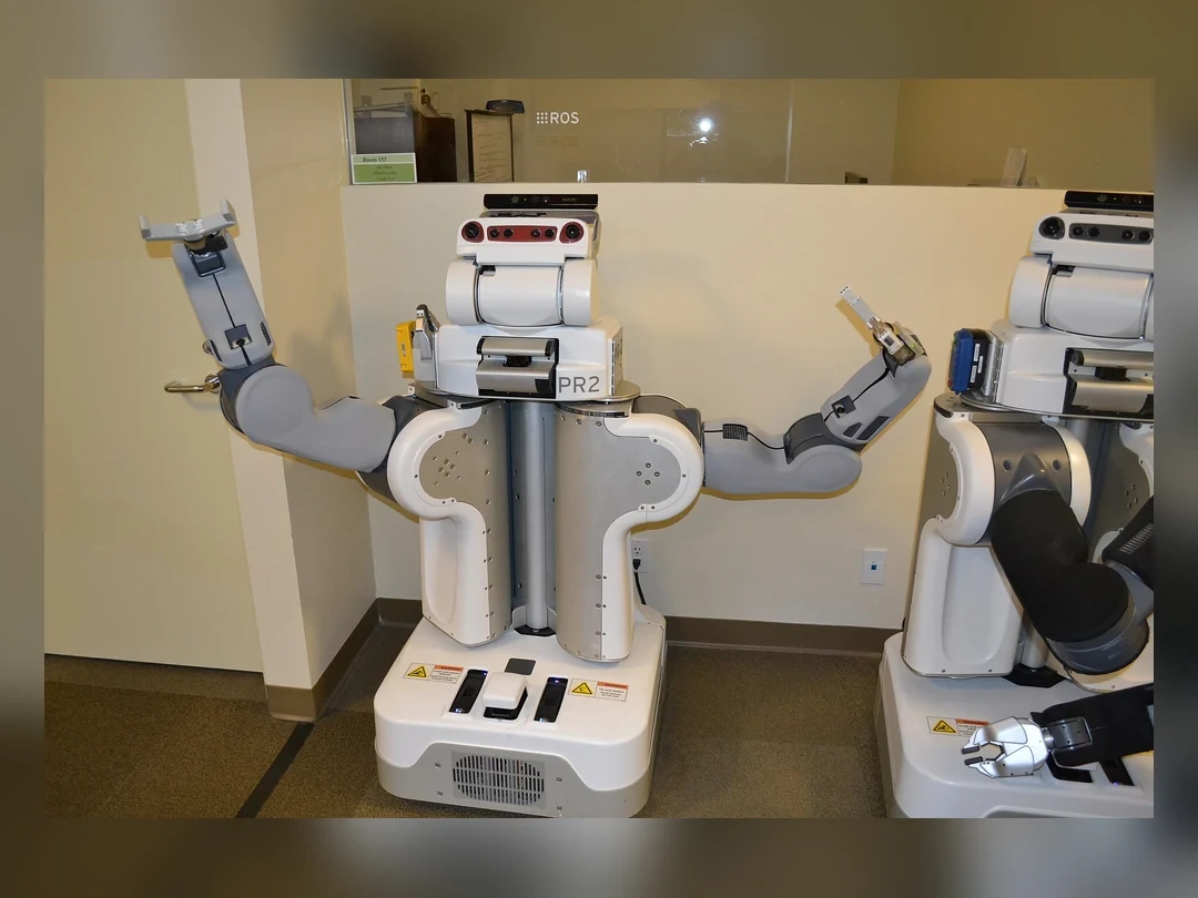 安裝高階抓取手的 PR2 移動操作機器人