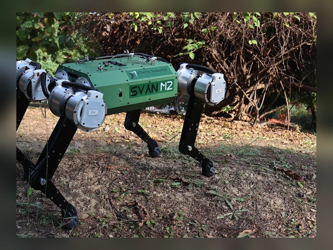 実在する四足歩行ロボットの構成例