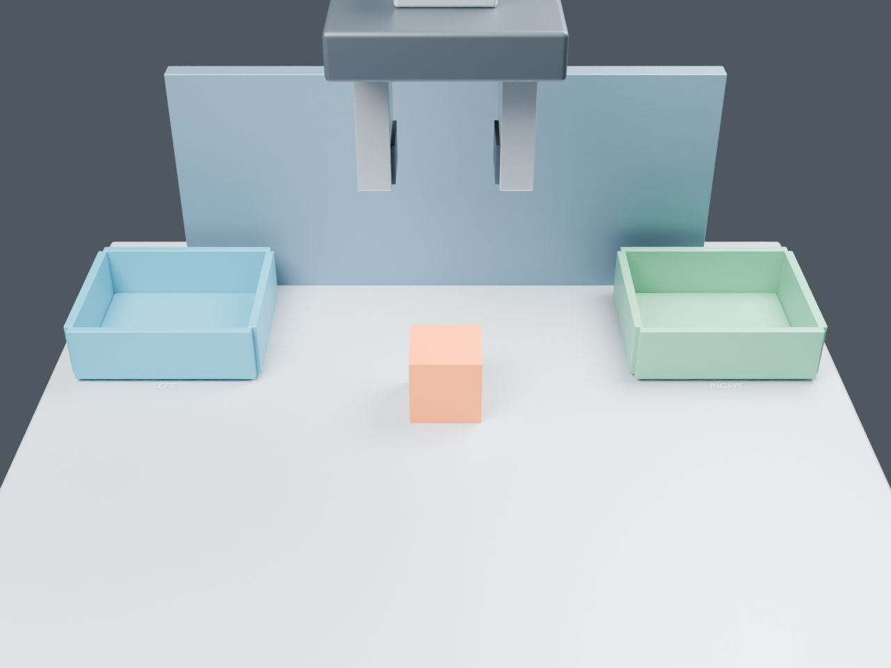 Layout C from the same camera: the orange cube is visible between the bins, with the divider behind it.